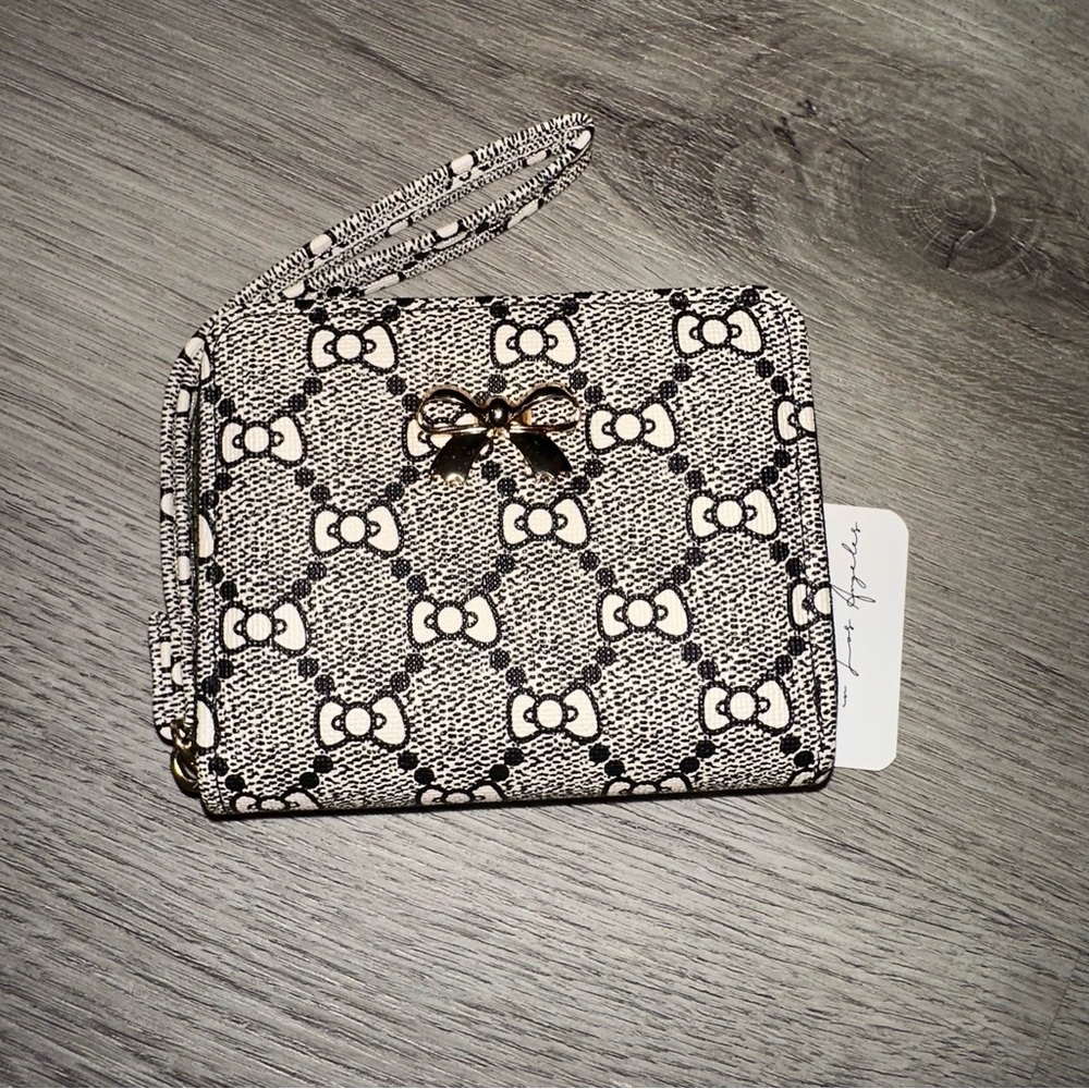 BLUSH KISS Bow Black & White with Gold Tone Zip Around Wallet PO #71254